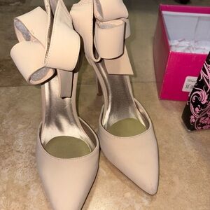 Cupid Cream Bow Heels